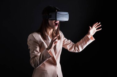 Sanal gerçeklik simülasyon oyun işkadını