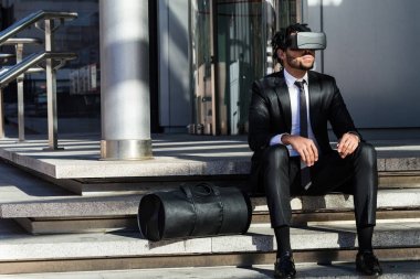 afro işadamı sanal gerçeklik simülasyon oyun