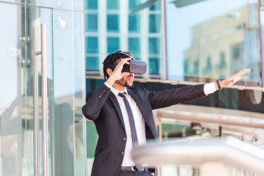 afro işadamı sanal gerçeklik simülasyon oyun