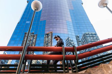 afro işadamı sanal gerçeklik simülasyon oyun