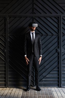 afro işadamı sanal gerçeklik simülasyon oyun