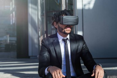 afro işadamı sanal gerçeklik simülasyon oyun