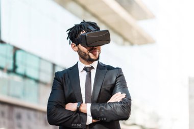 afro işadamı sanal gerçeklik simülasyon oyun