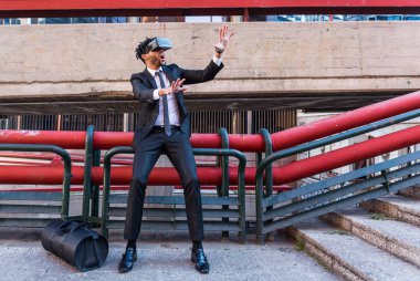 afro işadamı sanal gerçeklik simülasyon oyun