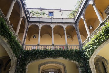 Barcelona (İspanya): tarihi avlu