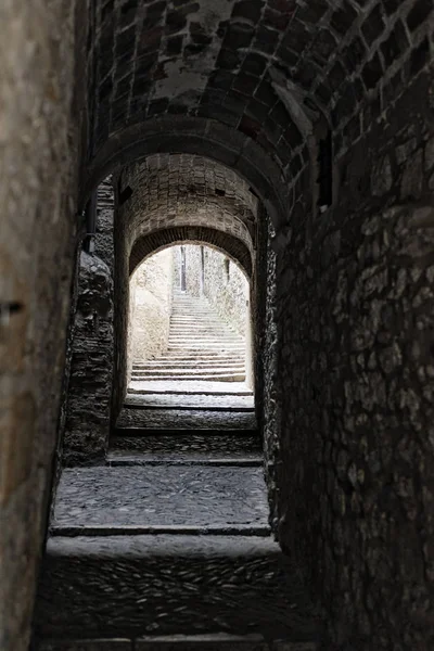 Girona (Catalunya, Spanien), gamla gata — Stockfoto