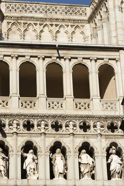 Toledo (Espanja): goottilainen katedraali — kuvapankkivalokuva