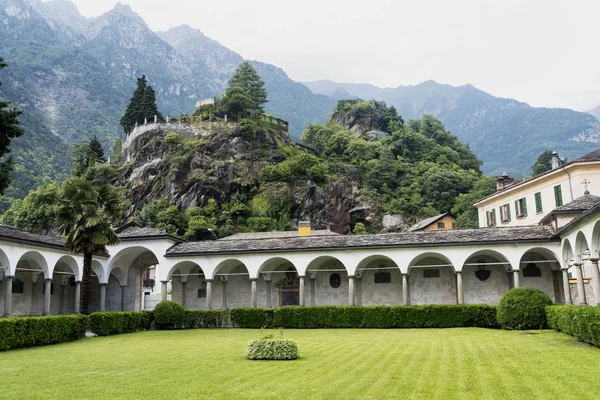 Кьявенна: монастырь Сан-Лоренцо — стоковое фото