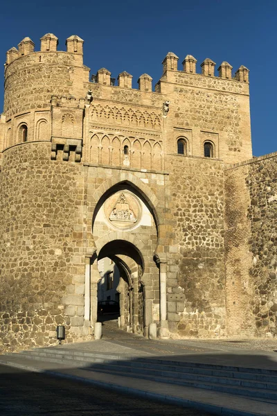 Toledo (Španělsko): stěny a dveře — Stock fotografie
