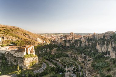 Cuenca (İspanya), casas colgadas