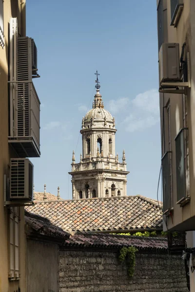 Хаэн (Андалусия, Испания): соборная колокольня — стоковое фото