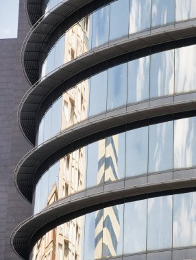 Barcelona (İspanya): modern bina