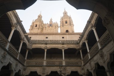 Salamanca (İspanya): avlu Casa de Las Conchas