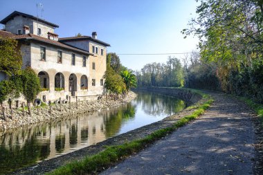 Ev boyunca Naviglio Grande (Milan)