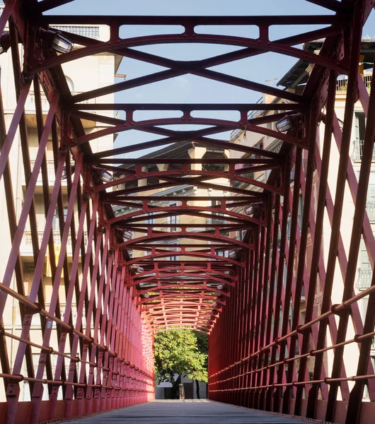 Girona (Cataluña, España) puente sobre el río Onyant — Foto de Stock