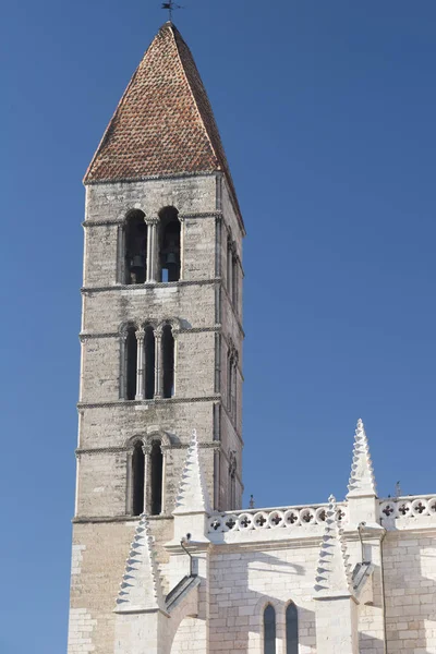 Valladolid (Castilla y León, Spanyolország): a Santa Maria Antig-templom — Stock Fotó