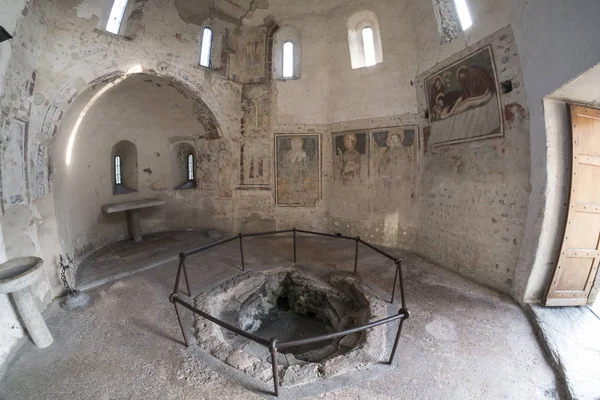 Agliate Brianza (Italy): historic church, baptistery — Stock Photo, Image