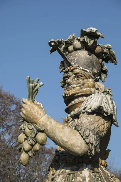 Park w Monza (Włochy): statua przez Ferretti — Zdjęcie stockowe