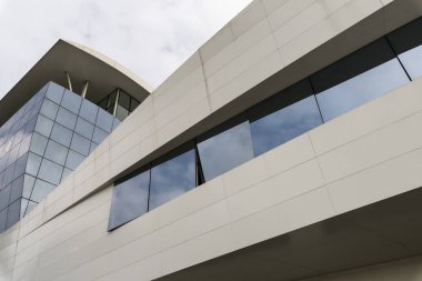 TRADATE (Lombardy, İtalya): modern bina