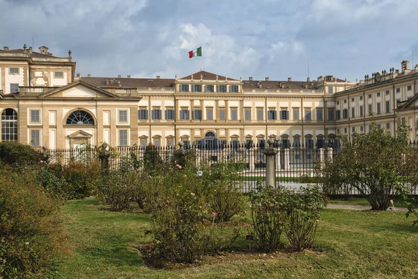 Monza: Palazzo Reale, i giardini — Foto Stock