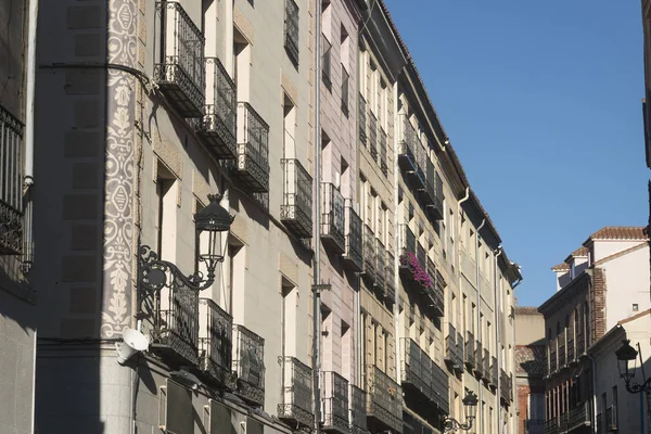 Авила (Кастилья-и-Леон, Испания): улица — стоковое фото