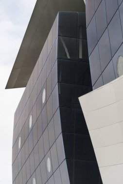 TRADATE (Lombardy, İtalya): modern bina