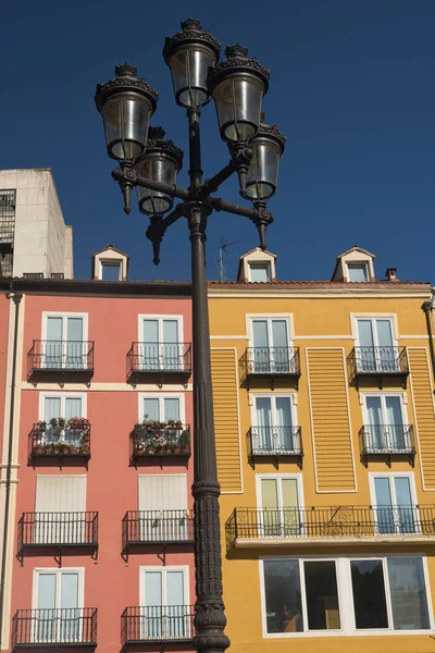 Бургос (Испания): исторические здания на площади Plaza Mayor — стоковое фото