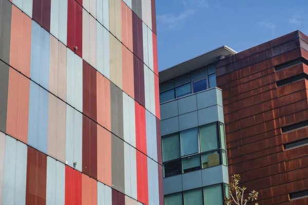 Milano (İtalya): modern ofis binaları