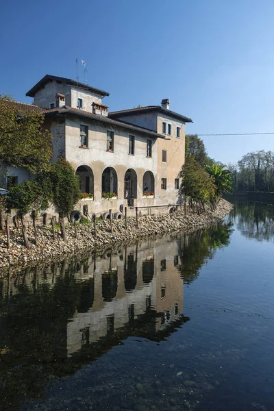 House along Naviglio Grande (Milan) — Stock Photo, Image