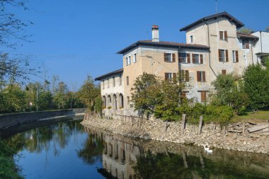 Ev boyunca Naviglio Grande (Milan)
