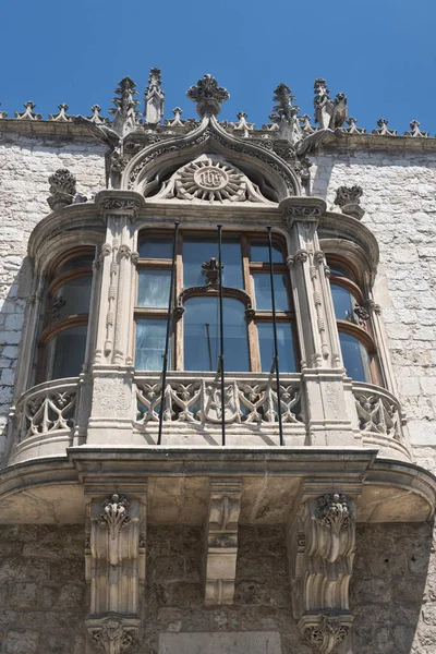 Burgos (Spain): facade of historic building — Stock Photo, Image