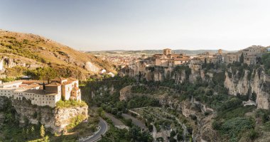 Cuenca (İspanya), casas colgadas