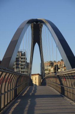 Milano (İtalya). Park alanında Portello, köprü