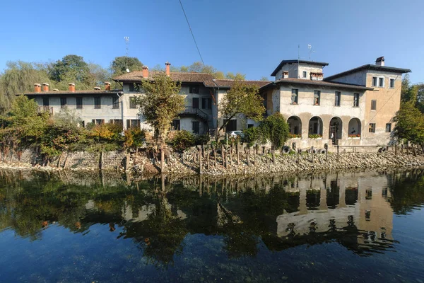 Ház mentén Naviglio Grande (Milan) — Stock Fotó