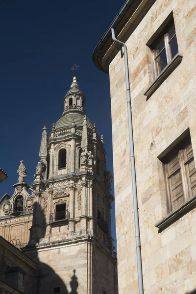 Salamanca (Espanha): igreja histórica de Clerecia — Fotografia de Stock