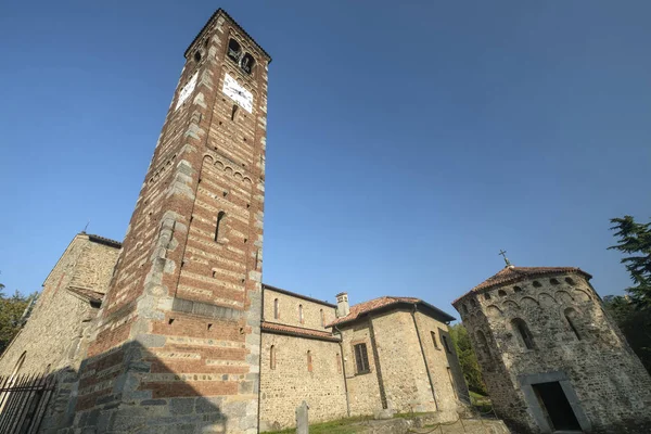 Agliate Brianza (Italien): historiska kyrka — Stockfoto