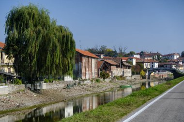 Bernate, along Naviglio Grande (Milan)