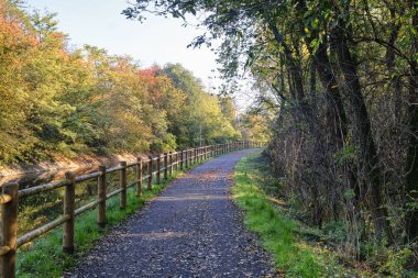 Villoresi kanal boyunca Bisiklet parça