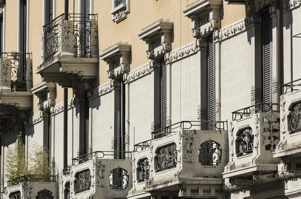 밀라노 (이탈리아): 건물에 피에로 델라 프란체스카를 통해 — 스톡 사진