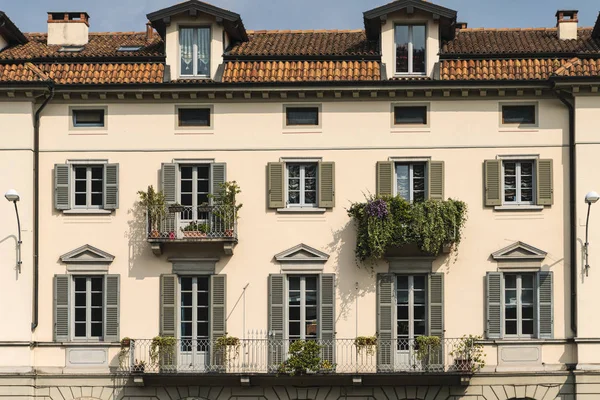 Varese (Italia): fachada del palacio histórico —  Fotos de Stock