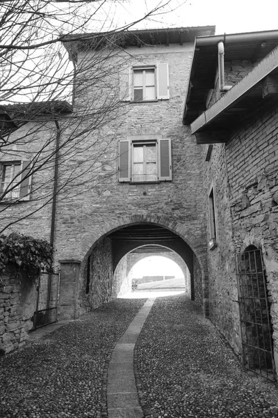 Montevecchia (Brianza, İtalya): eski köy — Stok fotoğraf