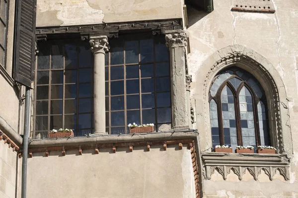 Кастильоне Олона (Варезе, Италия): Дворец Бранды Кастильони — стоковое фото