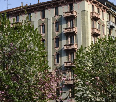 Milano (İtalya): eski konut bina