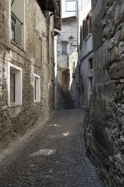 Asso (Itálie), typické staré ulice — Stock fotografie