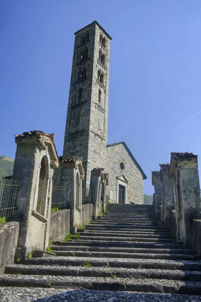 Lasnigo (Lombardía, Italia): Iglesia de Sant 'Alessandro —  Fotos de Stock