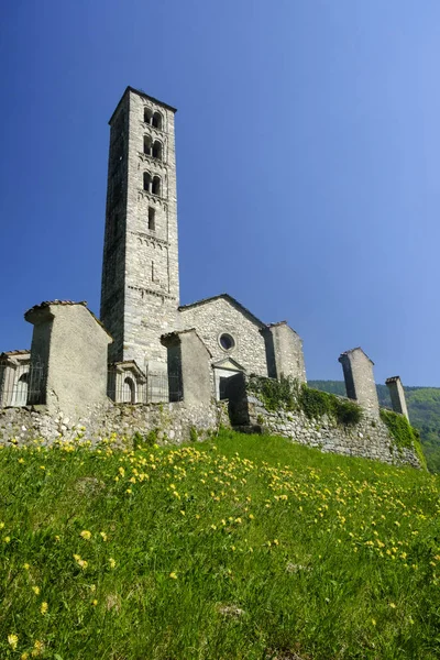 Lasnigo (Lombardia, Itália): Igreja de Sant 'Alessandro — Fotografia de Stock