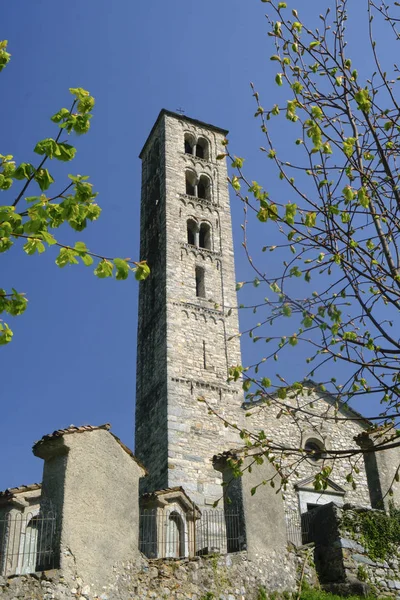 Lasnigo (Lombardije, Italië): Sant'Alessandro kerk — Stockfoto