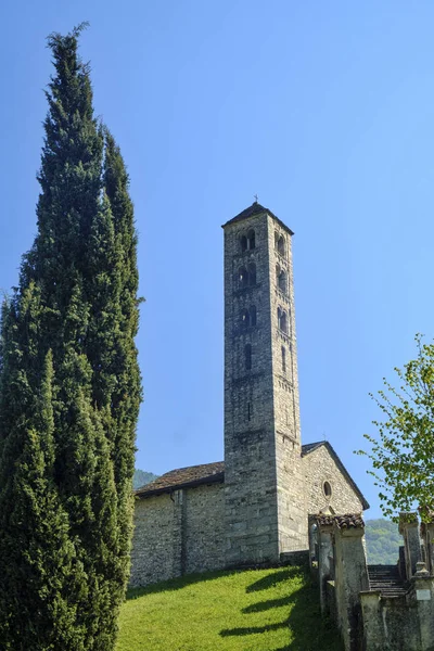 Lasnigo (Lombardy, Italy): Sant'Alessandro church — Stock Photo, Image