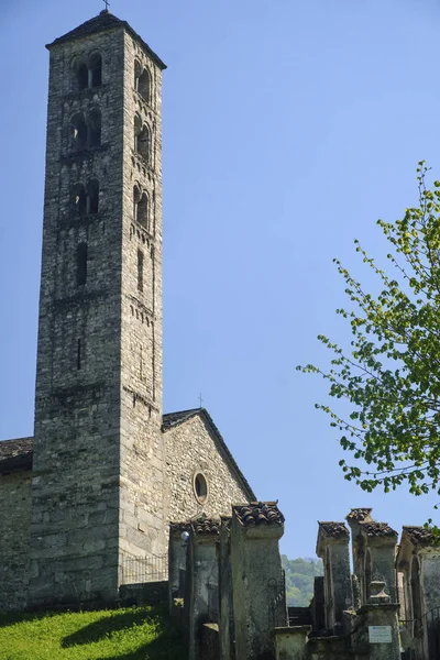 Lasnigo (Lombardy, İtalya): Sant'Alessandro kilise — Stok fotoğraf