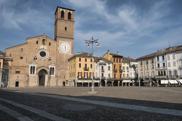 ロディ (イタリア): 大聖堂広場 (ピアッツァ デル ドゥオーモ) — ストック写真